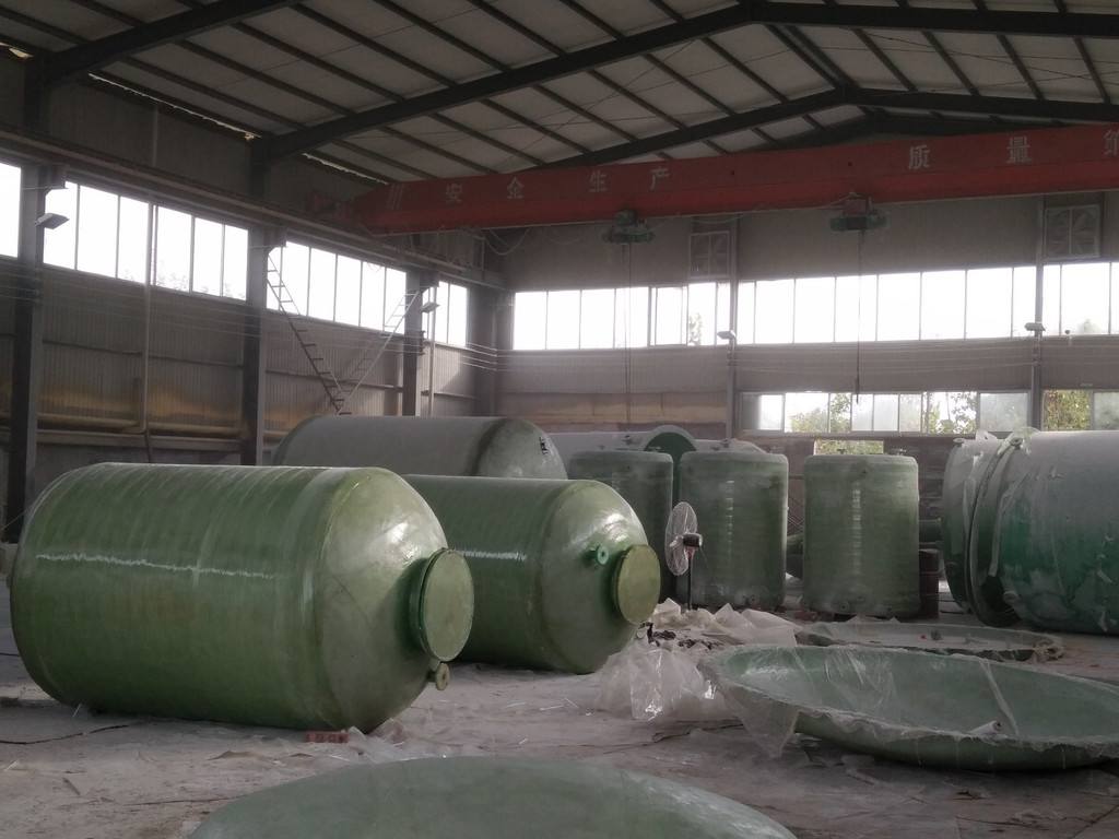 鹽酸儲罐材質: 鹽酸儲罐材質: